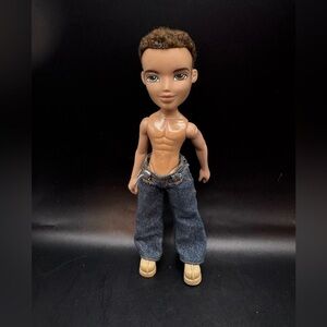 2002 Bratz Boyz Dylan Doll Brown  Sneakers Blue Jeans Brown Hair Green Eyes MGA